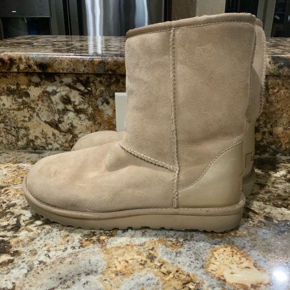 ❤️❤️UGG Women's Classic Short uggs (sand❤️❤️ - Picture 3 of 6